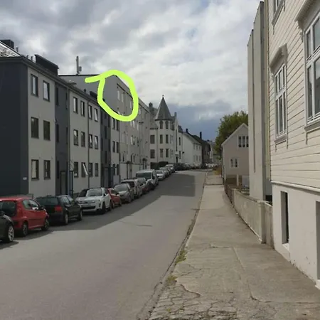 Sentrumsnaer Toppleilighet Pa 70M3 Med 22M3 Balkong Ålesund Buitenkant foto