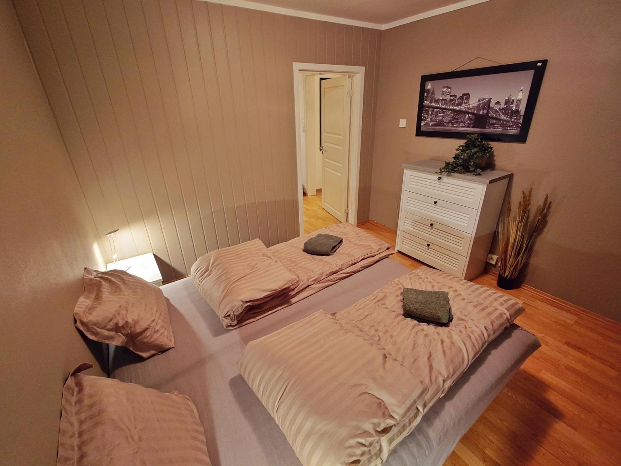 Sentrumsnaer Toppleilighet Pa 70m3 Med 22m3 Balkong Apartment Alesund